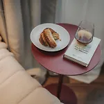 Apartman Jobostays - Linden Family - Sehr Geraeumig 110m2 - Terrasse Mit Gartenblick - Voll Ausgestattete Kueche - 2 Baeder - Babybett - 10 Min Zu Fuss Zum Bahnhof - Kostenloses Wlan - Parkplatz - Kontaktfreier Check-in *