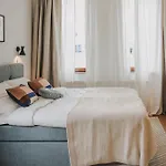 Jobostays - Linden Family - Sehr Geraeumig 110m2 - Terrasse Mit Gartenblick - Voll Ausgestattete Kueche - 2 Baeder - Babybett - 10 Min Zu Fuss Zum Bahnhof - Kostenloses Wlan - Parkplatz - Kontaktfreier Check-in