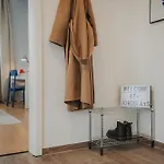 Apartman Jobostays - Linden Family - Sehr Geraeumig 110m2 - Terrasse Mit Gartenblick - Voll Ausgestattete Kueche - 2 Baeder - Babybett - 10 Min Zu Fuss Zum Bahnhof - Kostenloses Wlan - Parkplatz - Kontaktfreier Check-in *