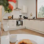 Apartman Jobostays - Linden Family - Sehr Geraeumig 110m2 - Terrasse Mit Gartenblick - Voll Ausgestattete Kueche - 2 Baeder - Babybett - 10 Min Zu Fuss Zum Bahnhof - Kostenloses Wlan - Parkplatz - Kontaktfreier Check-in Oldenburg