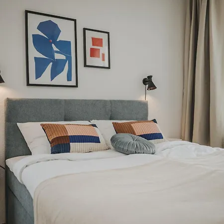 Linden Fuer Bis Zu 6 Personen Mit Parkplatz, Terrasse, 2 Baeder Und Babybett Oldenburg