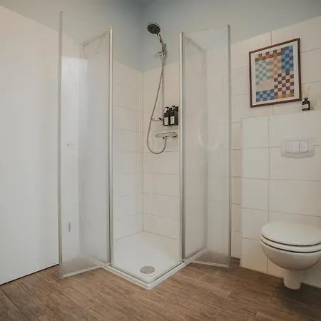 Linden Fuer Bis Zu 6 Personen Mit Parkplatz, Terrasse, 2 Baeder Und Babybett Apartamento *