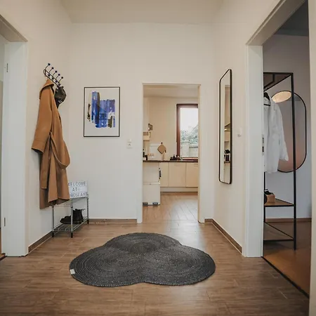 Linden Fuer Bis Zu 6 Personen Mit Parkplatz, Terrasse, 2 Baeder Und Babybett Apartment *