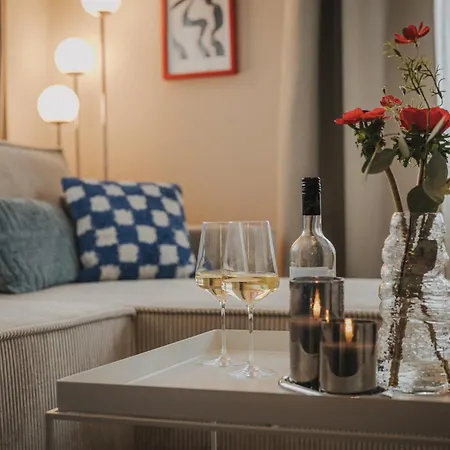 Linden Fuer Bis Zu 6 Personen Mit Parkplatz, Terrasse, 2 Baeder Und Babybett Apartment