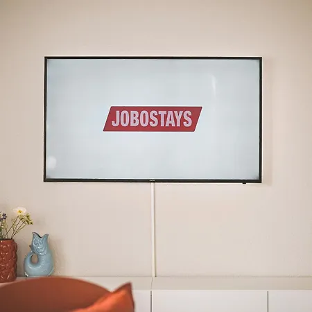 Jobostays - Linden Family - Sehr Geraeumig 110m2 - Terrasse Mit Gartenblick - Voll Ausgestattete Kueche - 2 Baeder - Babybett - 10 Min Zu Fuss Zum Bahnhof - Kostenloses Wlan - Parkplatz - Kontaktfreier Check-in Lejlighed