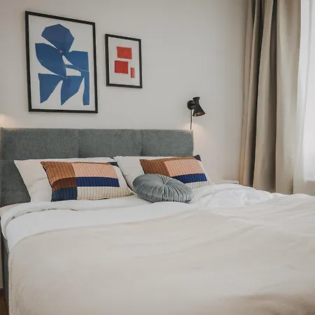 Linden Fuer Bis Zu 6 Personen Mit Parkplatz, Terrasse, 2 Baeder Und Babybett Lejlighed