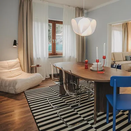 Lejlighed Jobostays - Linden Family - Sehr Geraeumig 110m2 - Terrasse Mit Gartenblick - Voll Ausgestattete Kueche - 2 Baeder - Babybett - 10 Min Zu Fuss Zum Bahnhof - Kostenloses Wlan - Parkplatz - Kontaktfreier Check-in Oldenburg