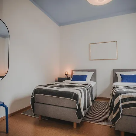 Linden Fuer Bis Zu 6 Personen Mit Parkplatz, Terrasse, 2 Baeder Und Babybett Apartment Oldenburg