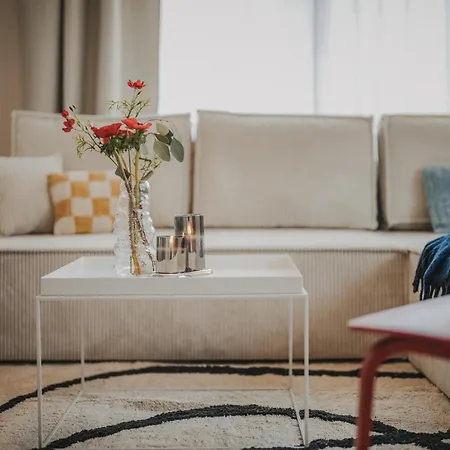 Jobostays - Linden Family - Sehr Geraeumig 110m2 - Terrasse Mit Gartenblick - Voll Ausgestattete Kueche - 2 Baeder - Babybett - 10 Min Zu Fuss Zum Bahnhof - Kostenloses Wlan - Parkplatz - Kontaktfreier Check-in * Oldenburg