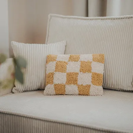 Jobostays - Linden Family - Sehr Geraeumig 110m2 - Terrasse Mit Gartenblick - Voll Ausgestattete Kueche - 2 Baeder - Babybett - 10 Min Zu Fuss Zum Bahnhof - Kostenloses Wlan - Parkplatz - Kontaktfreier Check-in Lejlighed