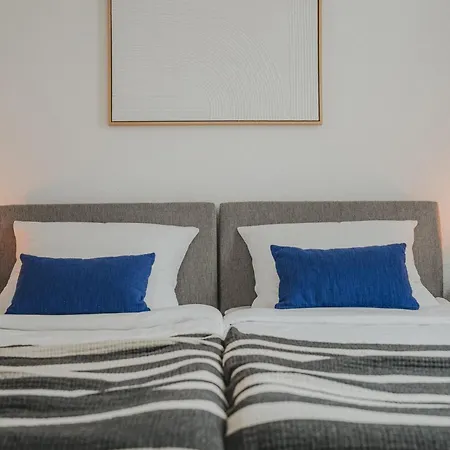 Lejlighed Jobostays - Linden Family - Sehr Geraeumig 110m2 - Terrasse Mit Gartenblick - Voll Ausgestattete Kueche - 2 Baeder - Babybett - 10 Min Zu Fuss Zum Bahnhof - Kostenloses Wlan - Parkplatz - Kontaktfreier Check-in