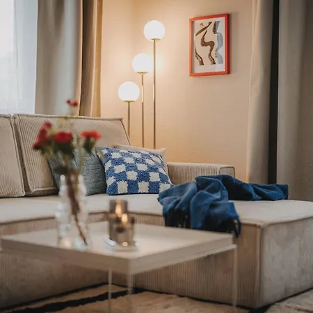 Lejlighed Jobostays - Linden Family - Sehr Geraeumig 110m2 - Terrasse Mit Gartenblick - Voll Ausgestattete Kueche - 2 Baeder - Babybett - 10 Min Zu Fuss Zum Bahnhof - Kostenloses Wlan - Parkplatz - Kontaktfreier Check-in *