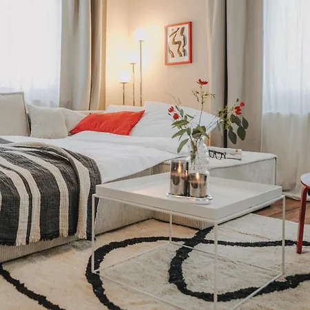Jobostays - Linden Family - Sehr Geraeumig 110m2 - Terrasse Mit Gartenblick - Voll Ausgestattete Kueche - 2 Baeder - Babybett - 10 Min Zu Fuss Zum Bahnhof - Kostenloses Wlan - Parkplatz - Kontaktfreier Check-in * Oldenburg
