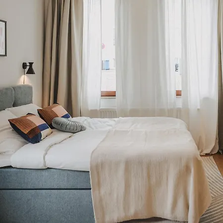 Jobostays - Linden Family - Sehr Geraeumig 110m2 - Terrasse Mit Gartenblick - Voll Ausgestattete Kueche - 2 Baeder - Babybett - 10 Min Zu Fuss Zum Bahnhof - Kostenloses Wlan - Parkplatz - Kontaktfreier Check-in