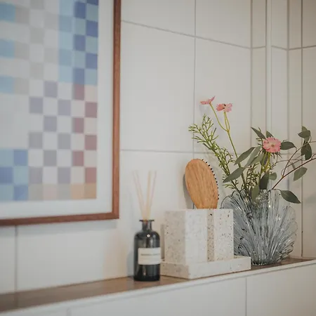 Jobostays - Linden Family - Sehr Geraeumig 110m2 - Terrasse Mit Gartenblick - Voll Ausgestattete Kueche - 2 Baeder - Babybett - 10 Min Zu Fuss Zum Bahnhof - Kostenloses Wlan - Parkplatz - Kontaktfreier Check-in Lejlighed