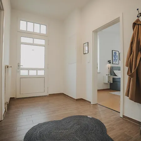 Jobostays - Linden Family - Sehr Geraeumig 110m2 - Terrasse Mit Gartenblick - Voll Ausgestattete Kueche - 2 Baeder - Babybett - 10 Min Zu Fuss Zum Bahnhof - Kostenloses Wlan - Parkplatz - Kontaktfreier Check-in Lejlighed