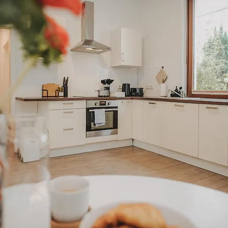 Lejlighed Jobostays - Linden Family - Sehr Geraeumig 110m2 - Terrasse Mit Gartenblick - Voll Ausgestattete Kueche - 2 Baeder - Babybett - 10 Min Zu Fuss Zum Bahnhof - Kostenloses Wlan - Parkplatz - Kontaktfreier Check-in Oldenburg